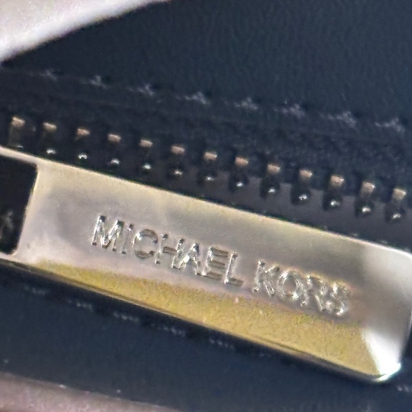 Michael Kors Jet Set Travel SM Top zip Crossbody Bag. ( Navy Multi ) New - Picture 13 of 16